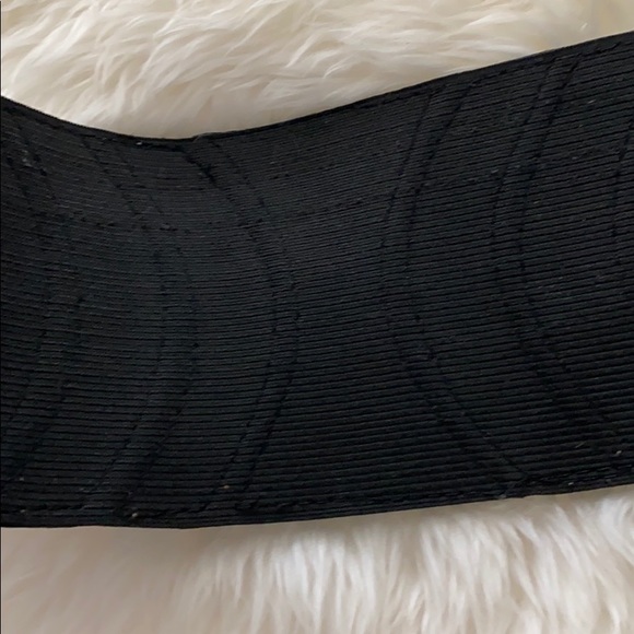 Bebe high waist 3 buckle belt - Picture 7 of 11